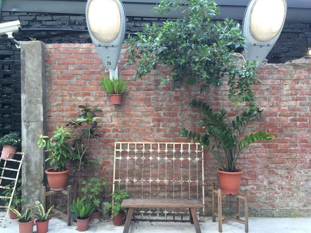 被愛咖啡小旅館 Birdeye Garden Tainan Exteriör bild